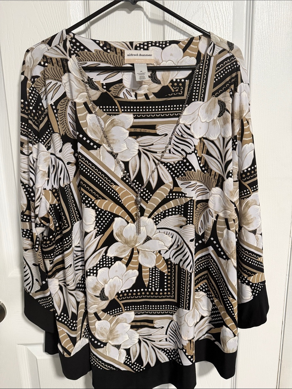 Alfred Dunner Black, White & Tan Floral V-Neck Tunic